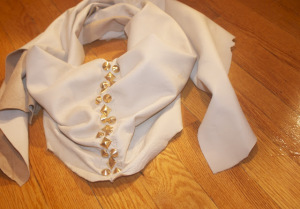 diy-faux-leather-scarf-with-spikes