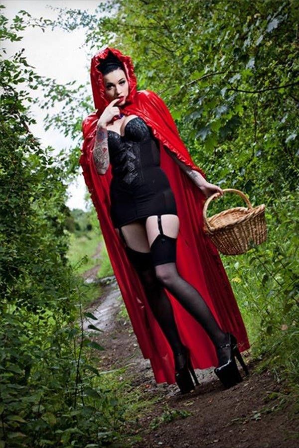 red-riding-hood-late. 